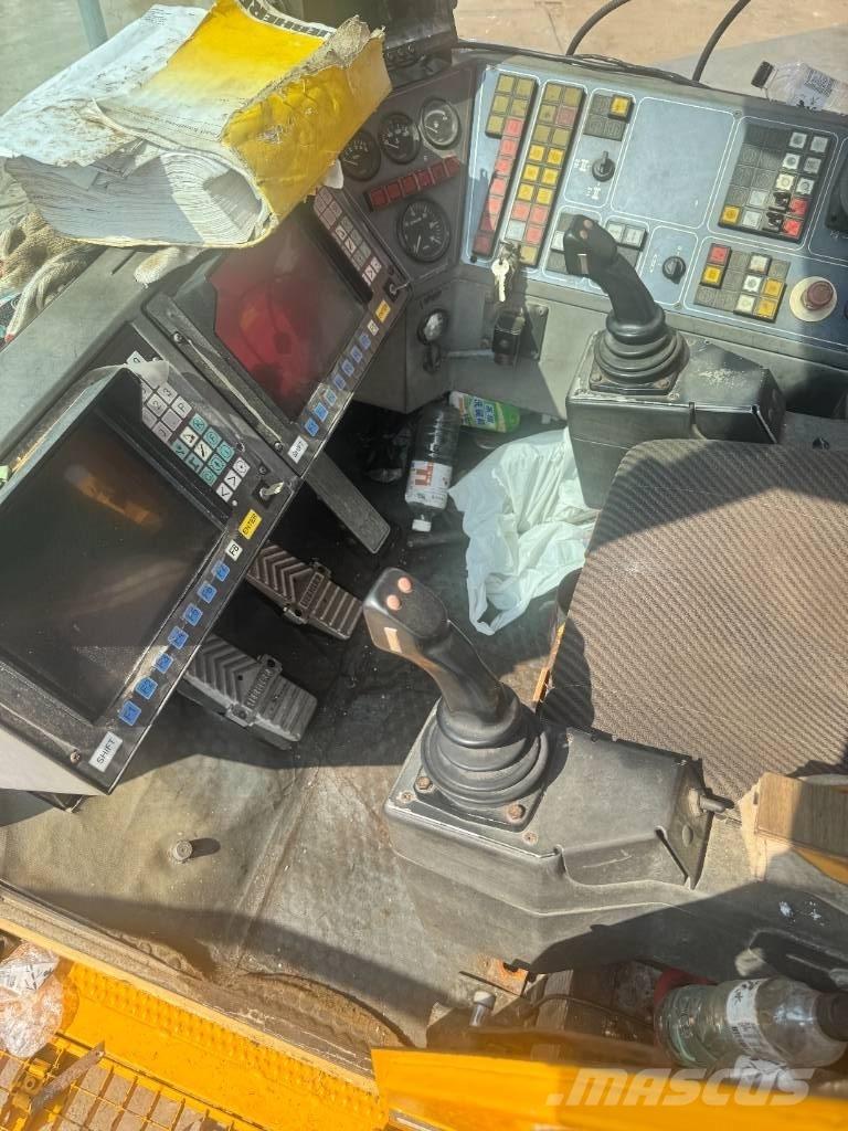 Liebherr LR 1400-2 Pásové jeřáby