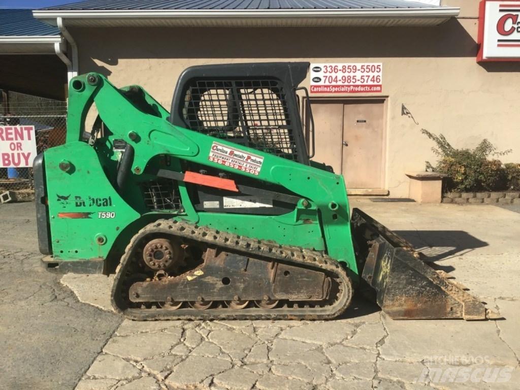 Bobcat T590 Smykem řízené nakladače