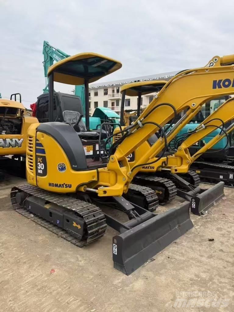 Komatsu 30 Pásová rýpadla