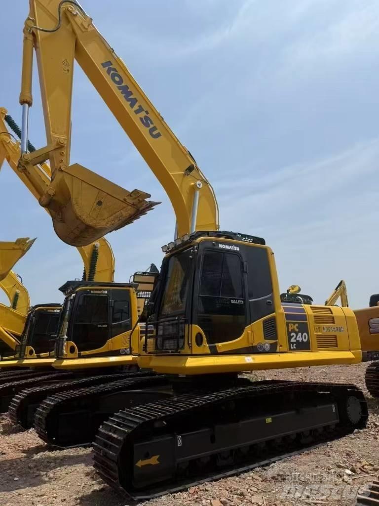 Komatsu 240LC-8 Pásová rýpadla