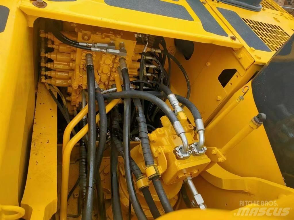 Komatsu PC 220-7 Pásová rýpadla