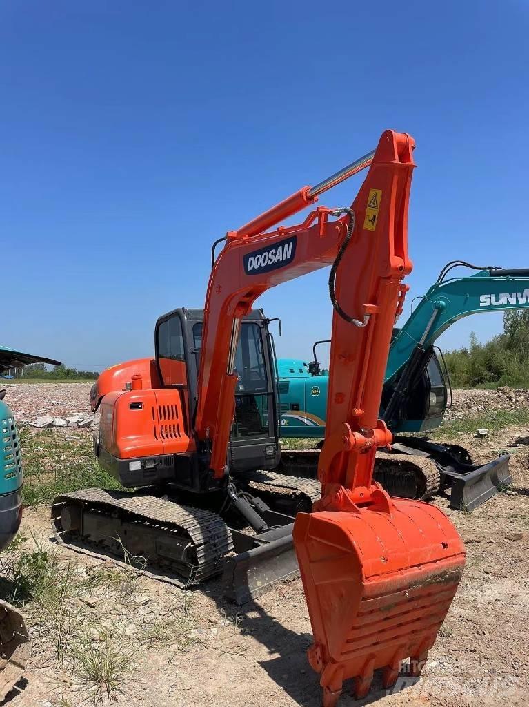 Doosan DX60 Pásová rýpadla