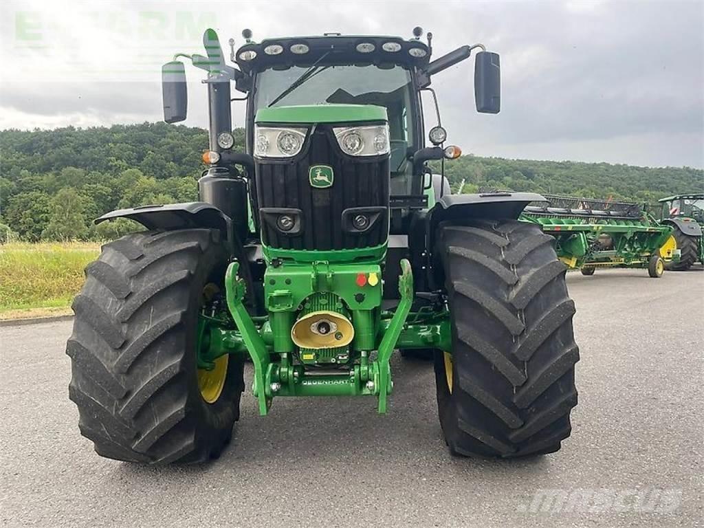 John Deere 6215r Traktory