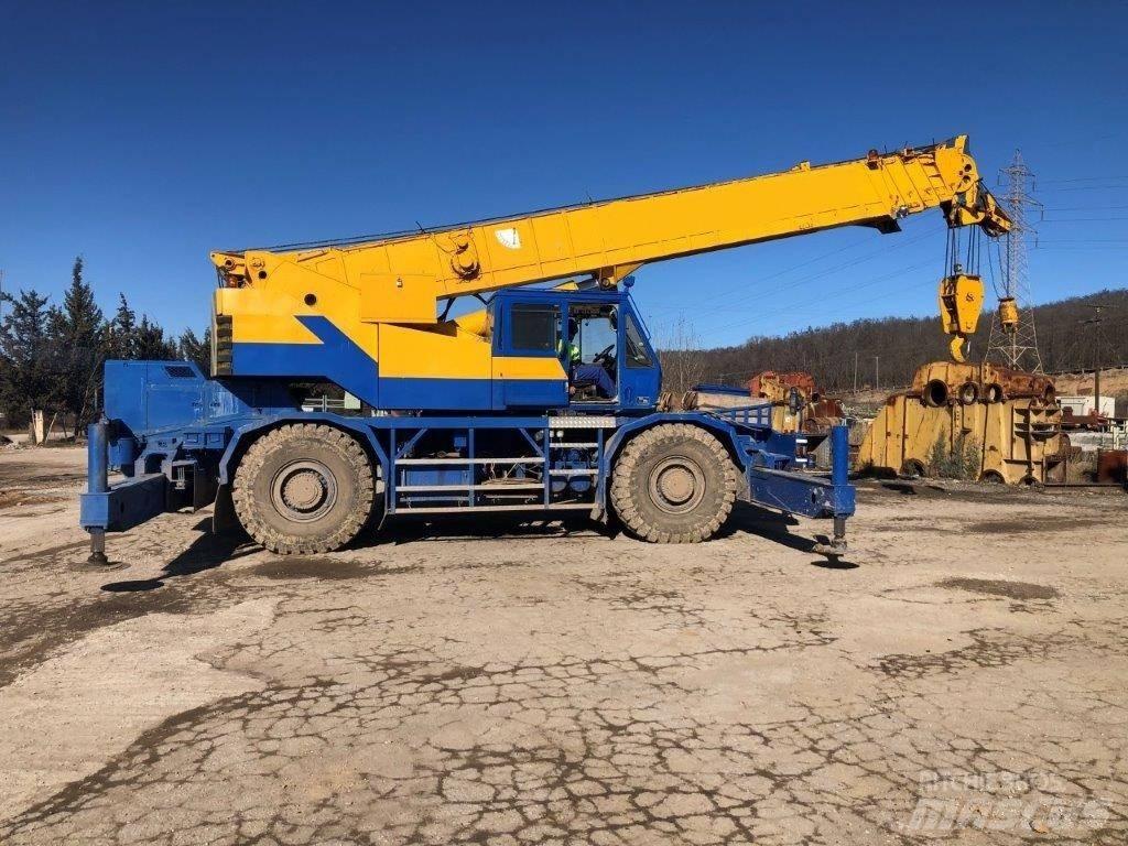 Kobelco RK 450 Jeřáby pro těžký terén