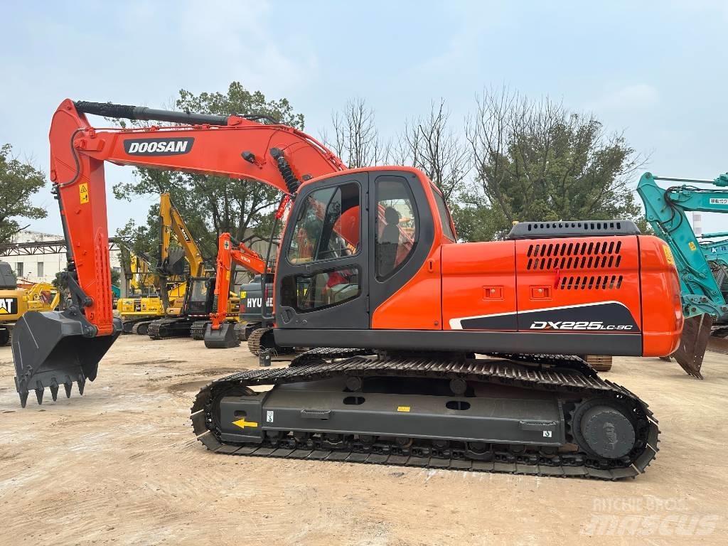 Doosan DX 225 LC-9 Pásová rýpadla