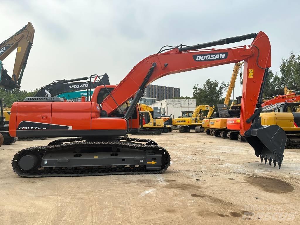Doosan DX 225 LC-9 Pásová rýpadla