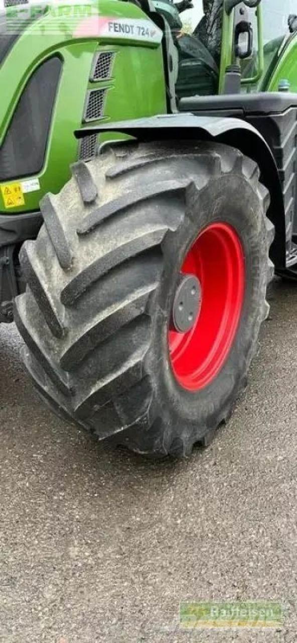 Fendt 724 vario Traktory