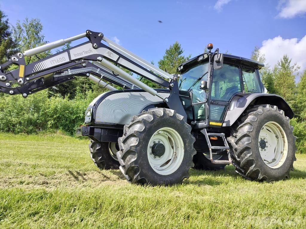 Valtra T120 Hitech Traktory