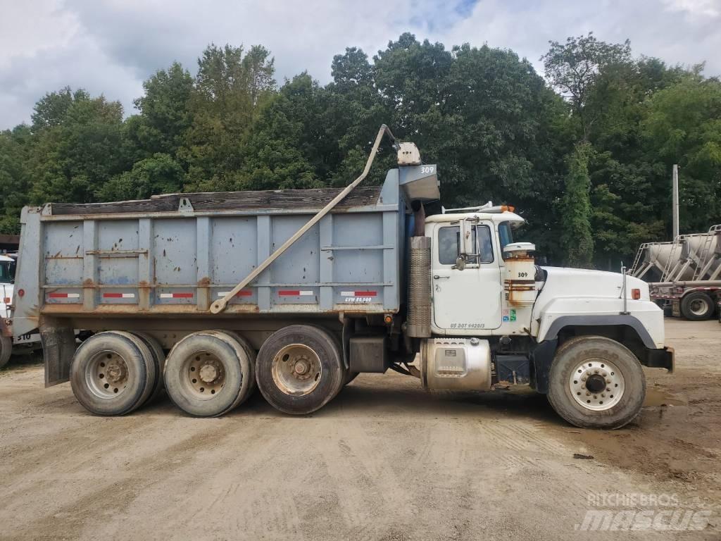 Mack RD688s Sklápěče