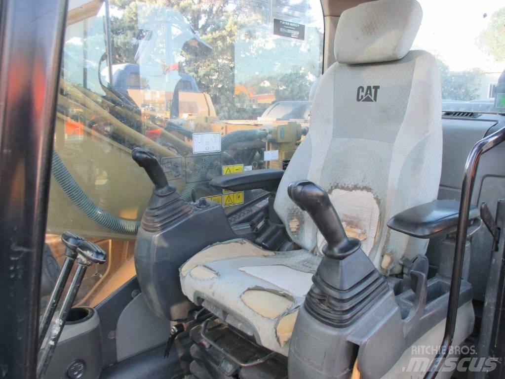 CAT 323 D L Pásová rýpadla