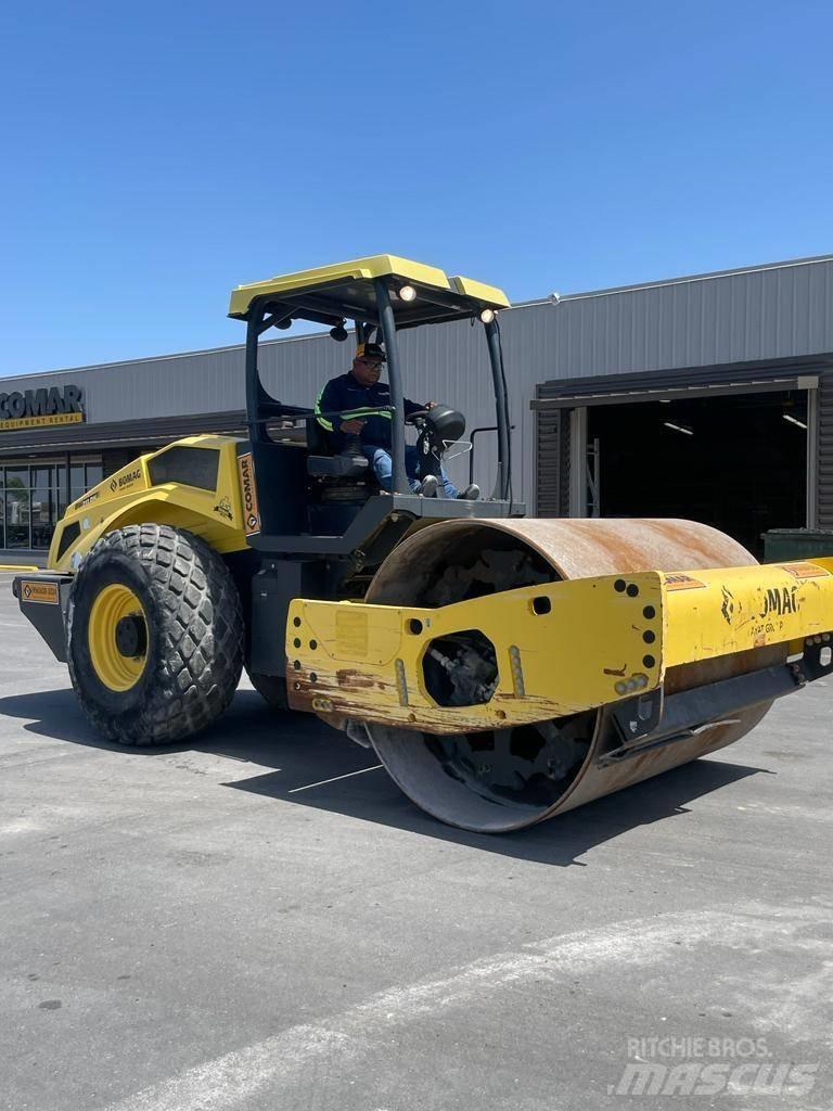 Bomag BW 211 DH-5 Tahačové válce