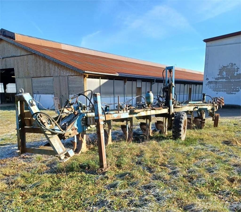 Fortschritt B550 Konvenční pluh