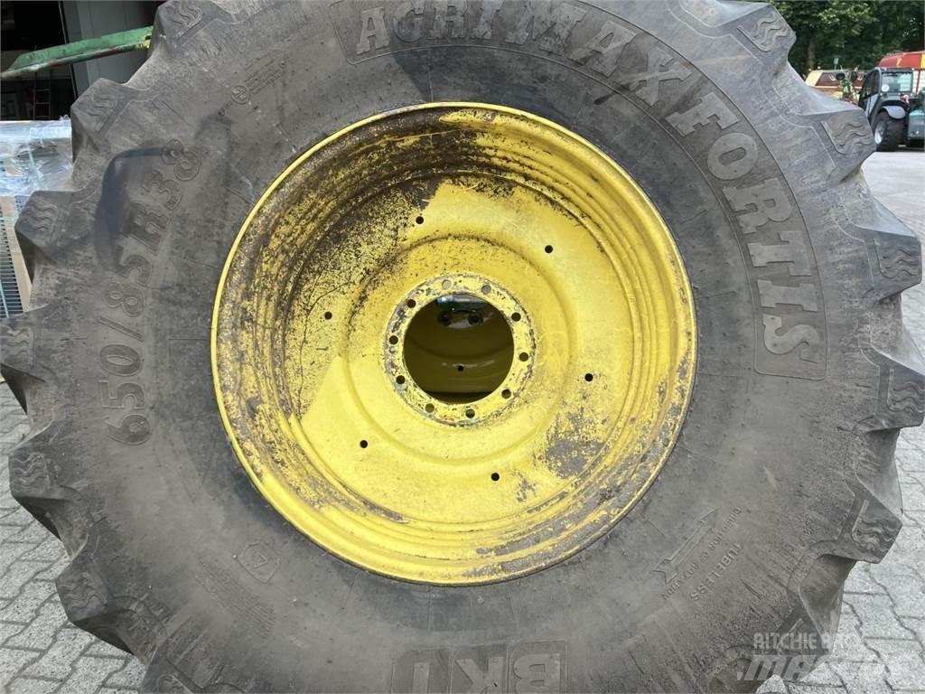 BKT 650/85R38 Pneumatiky, kola a ráfky