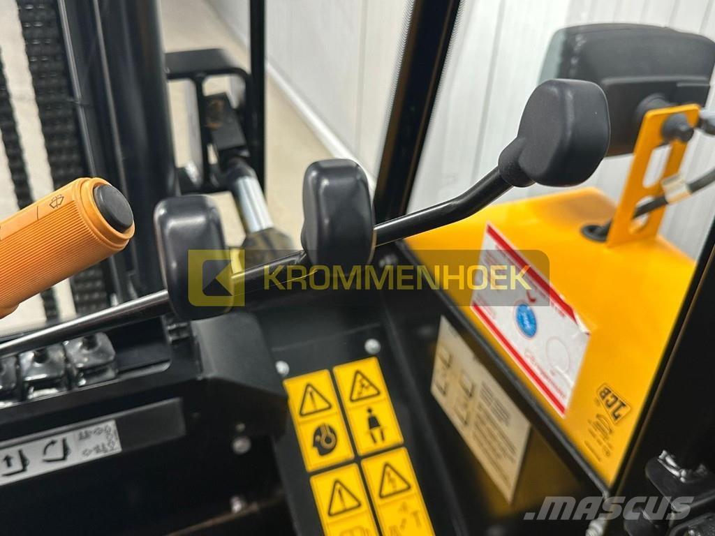 JCB 940 Terénní vysokozdvižné vozíky