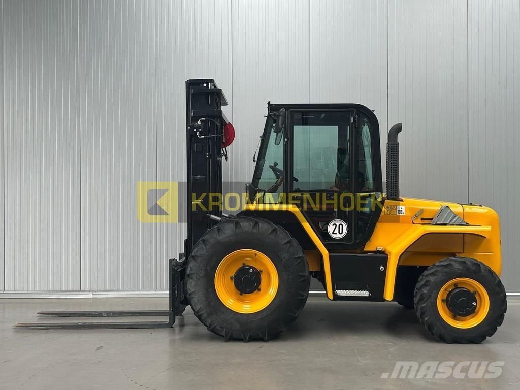 JCB 940 Terénní vysokozdvižné vozíky