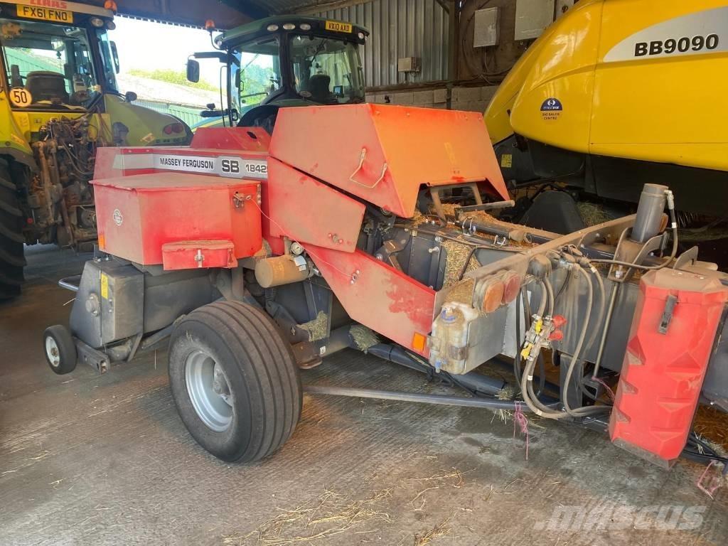 Massey Ferguson 1842 Lis na hranaté balíky