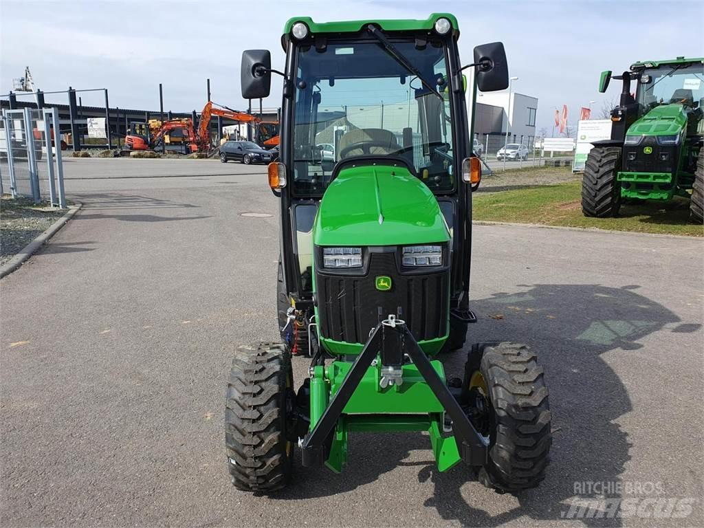 John Deere 2026R Kompaktní traktory