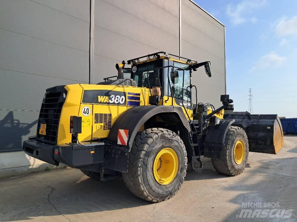 Komatsu WA380-8E0 Kolové nakladače