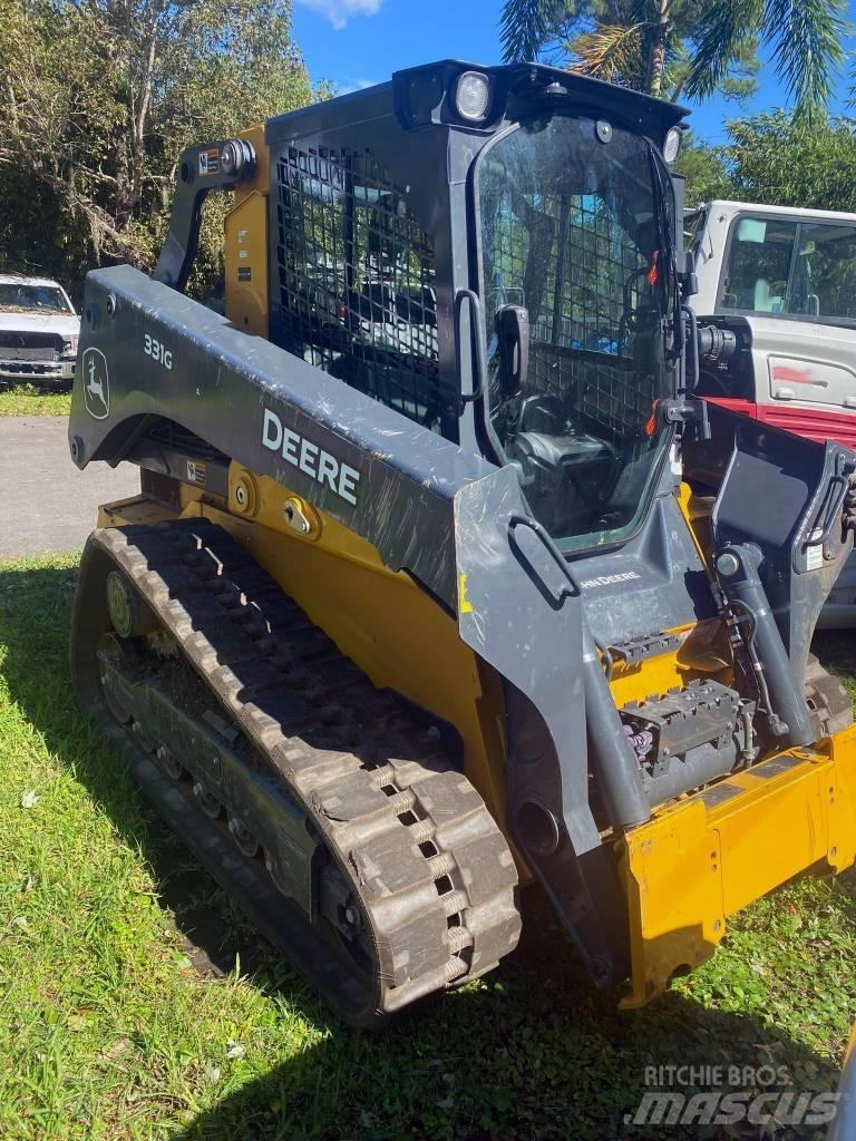 John Deere 331G Smykem řízené nakladače