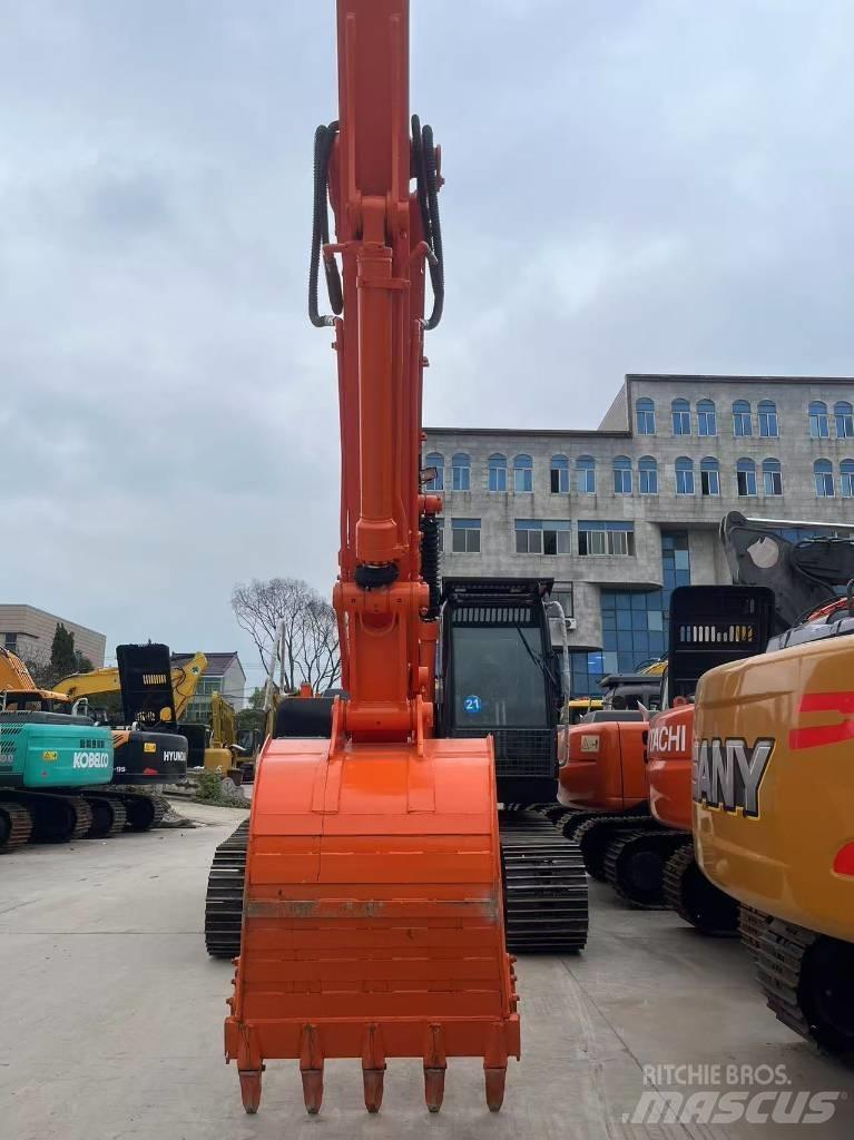 Hitachi ZX 200 Pásová rýpadla