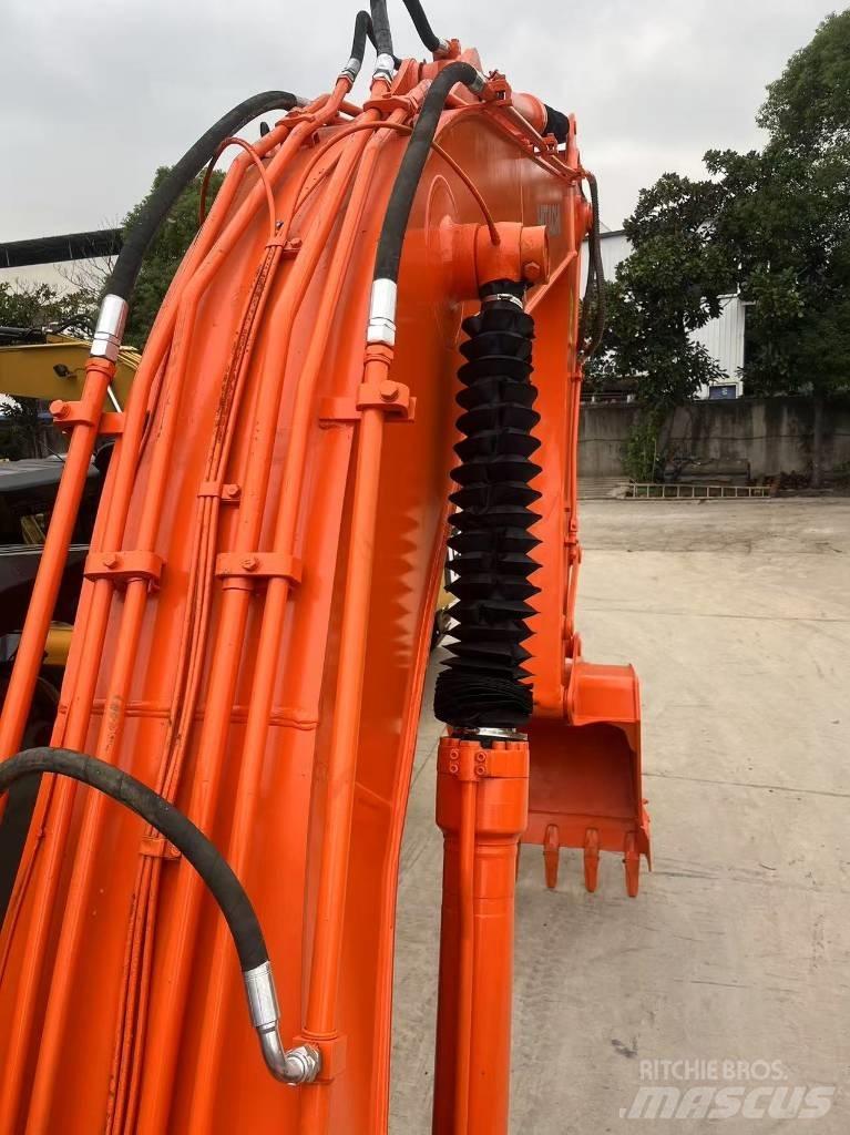 Hitachi ZX 200 Pásová rýpadla
