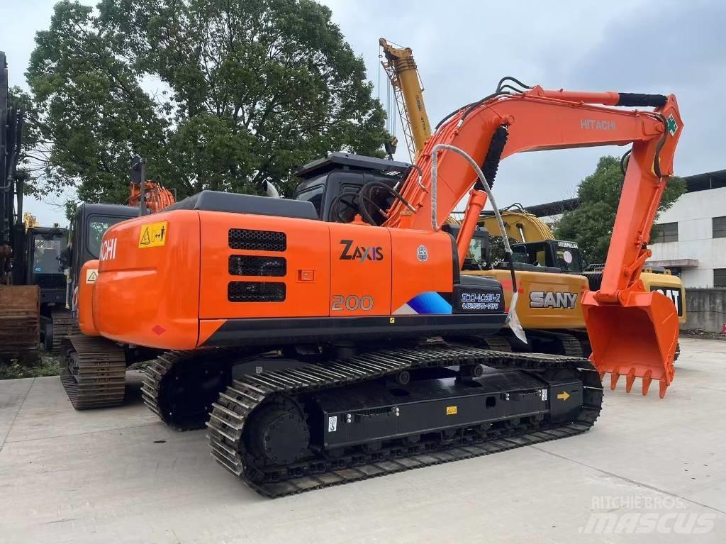 Hitachi ZX 200 Pásová rýpadla
