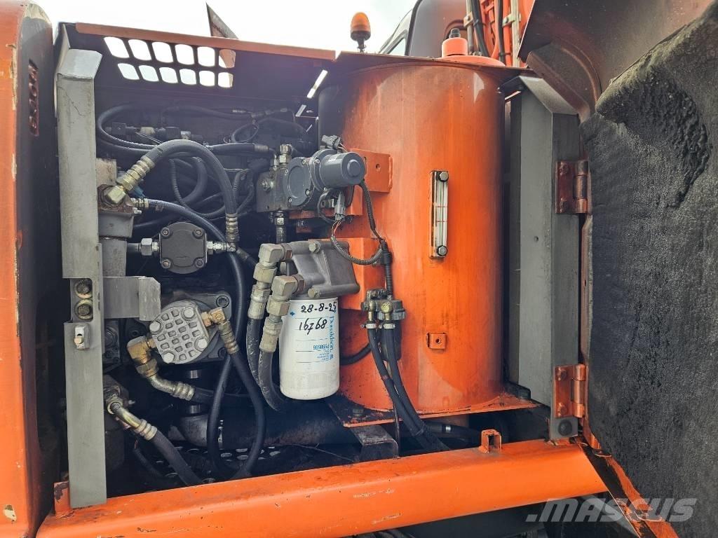 Hitachi ZX130W Kolová rýpadla