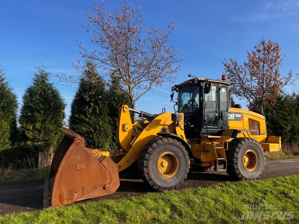 CAT 938M Kolové nakladače