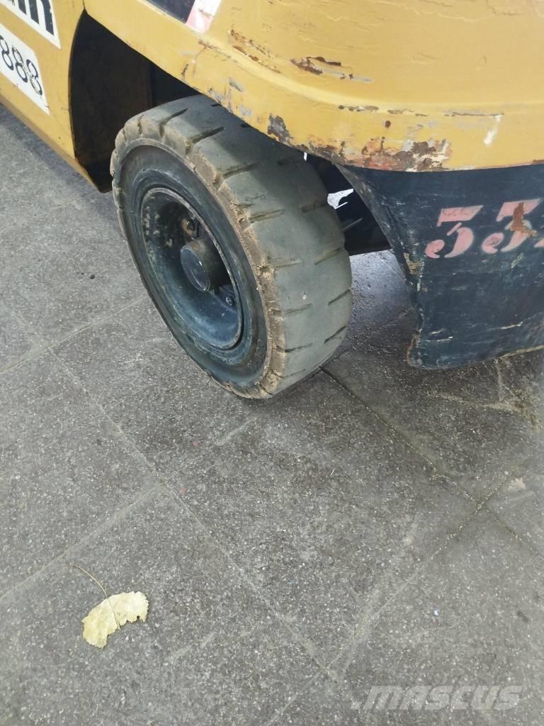 CAT DP 30 NT Dieselové vozíky