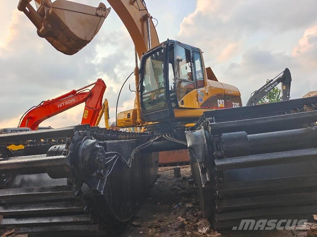 CAT 320 C Obojživelná rypadla