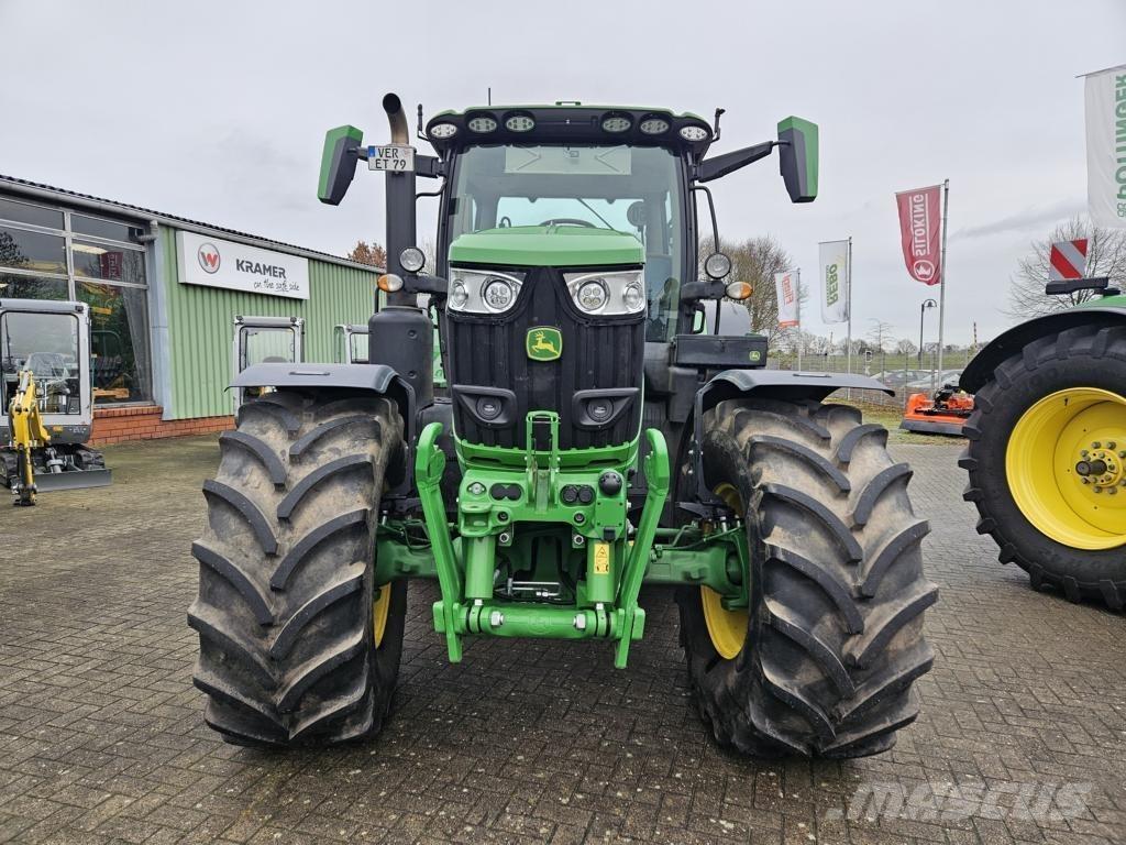John Deere 6R215 Traktory