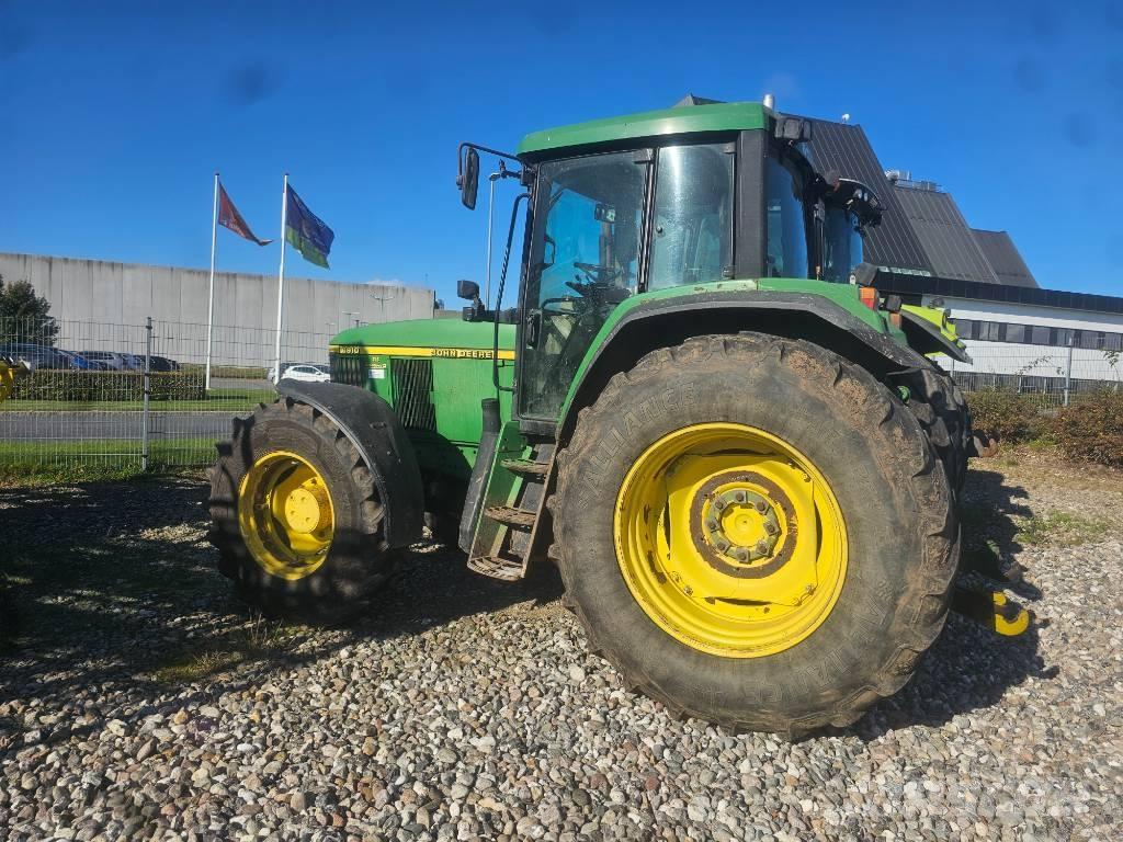 John Deere 6910 Traktory