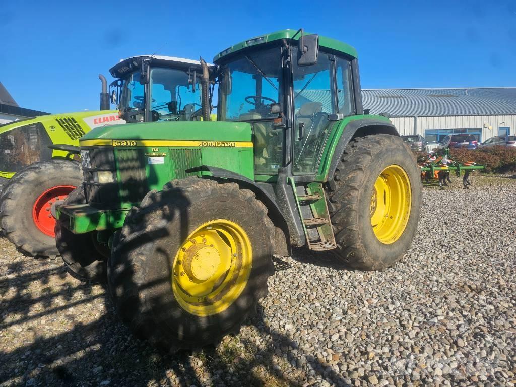 John Deere 6910 Traktory