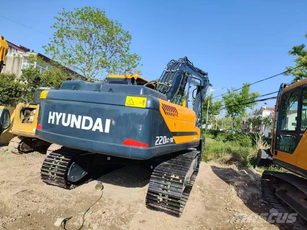 Hyundai 220lc-9s Midi rýpadla 7t - 12t