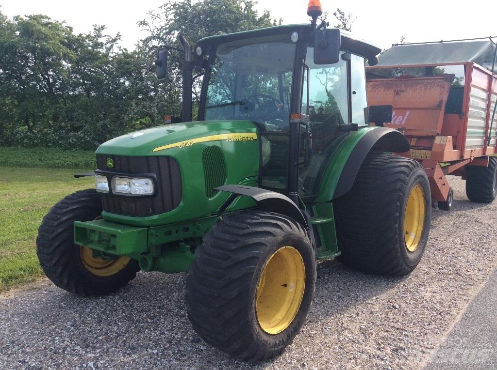 John Deere 5720 Traktory
