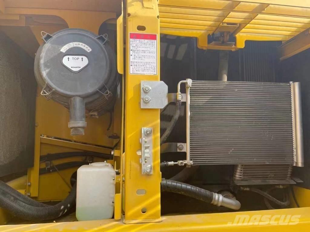 Komatsu PC 200 8N Pásová rýpadla