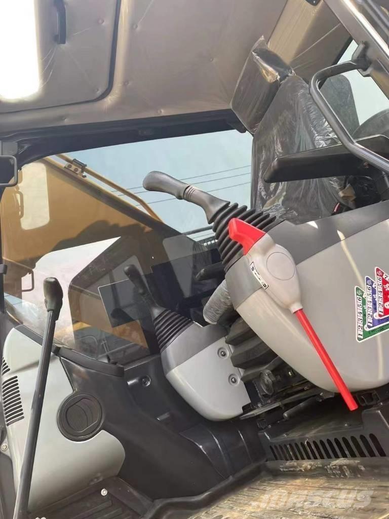 Komatsu PC 200 8N Pásová rýpadla