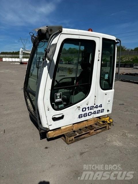 Liebherr R 906 CAB Kabiny a interiér