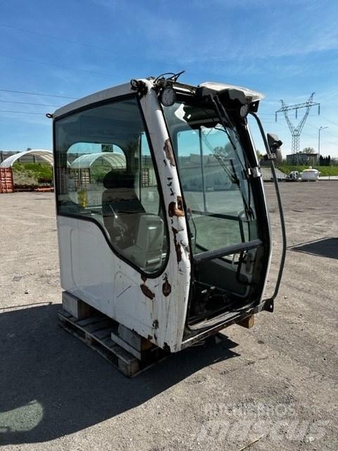 Liebherr R 906 CAB Kabiny a interiér
