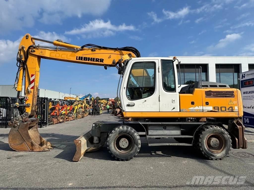 Liebherr A904C Kolová rýpadla
