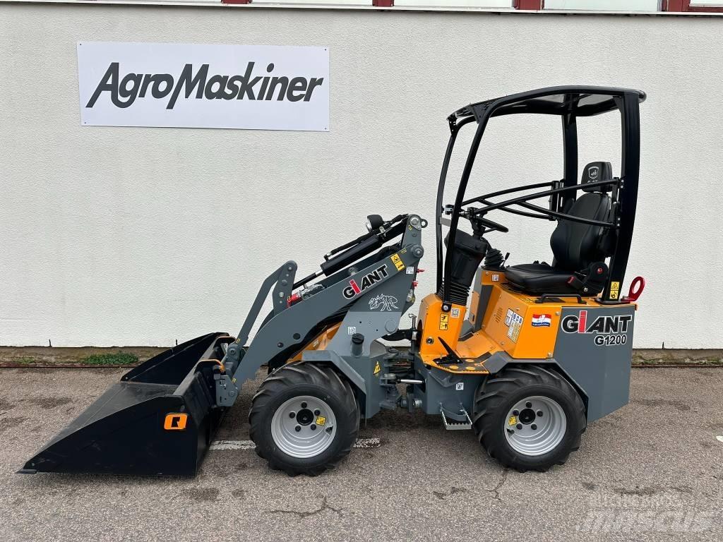 GiANT 1200 Smykem řízené nakladače
