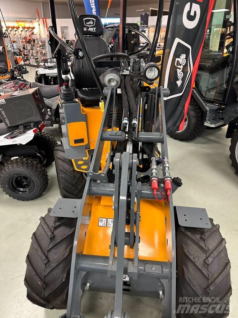 GiANT 1200 Smykem řízené nakladače