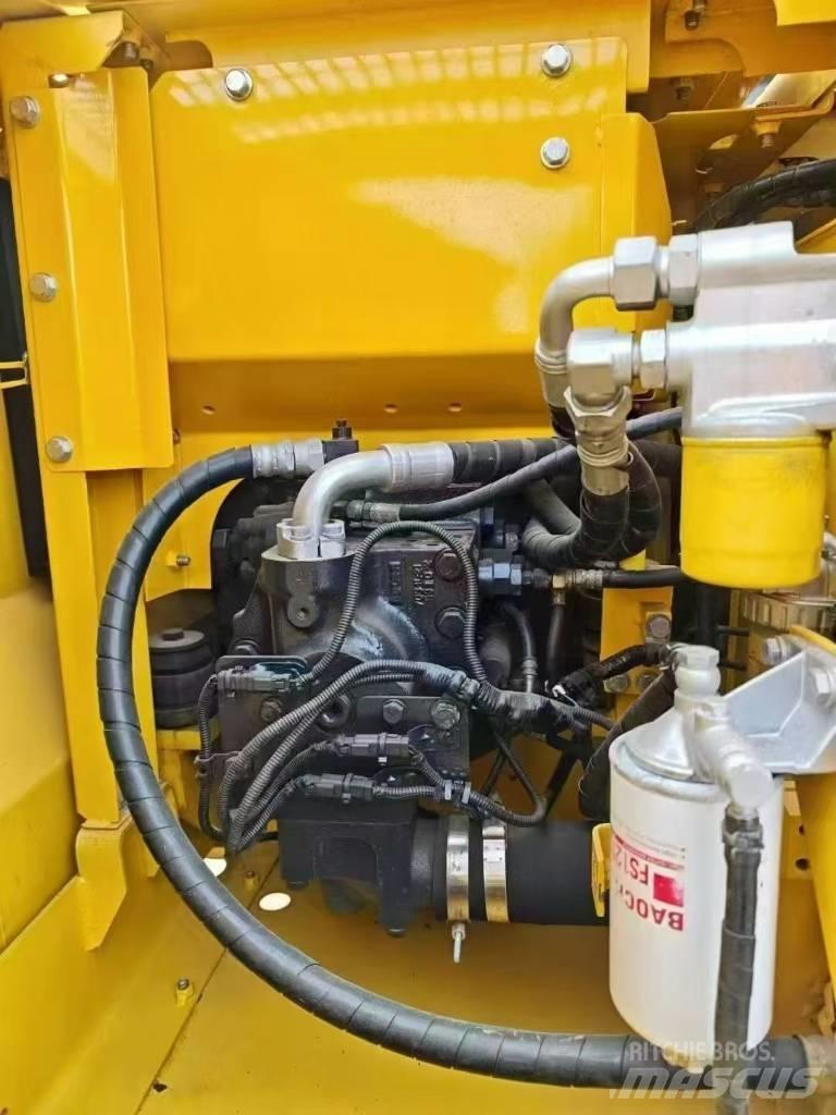 Komatsu 130LC-7 Pásová rýpadla