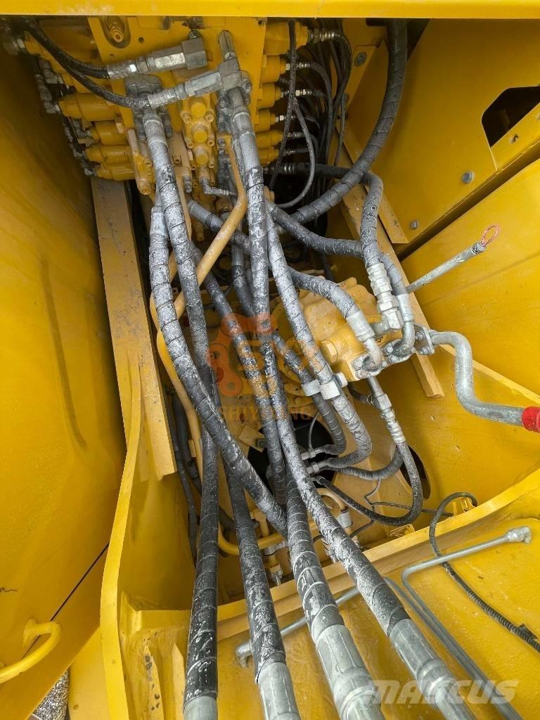 Komatsu PC 200-8 Pásová rýpadla