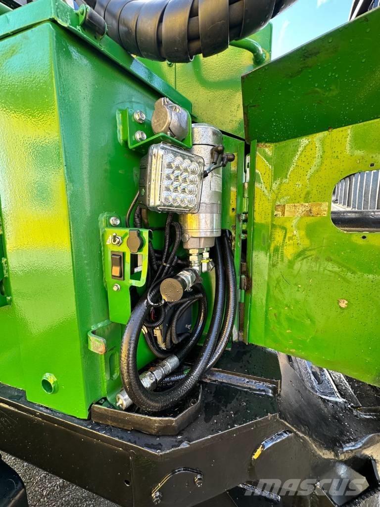John Deere 810 E Vyvážecí traktory