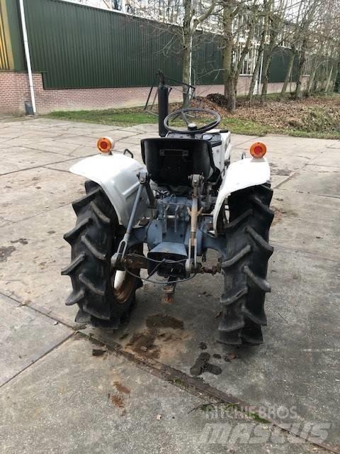  Kumiai ST1620 Kompaktní traktory
