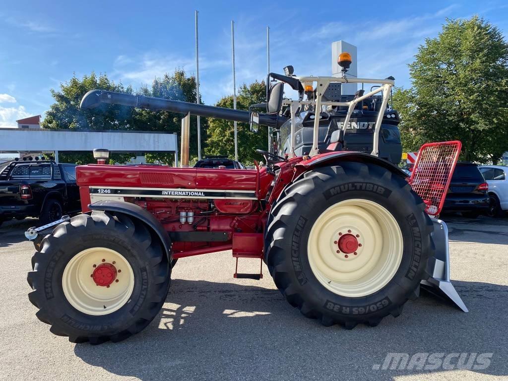 IHC 1246 AS Traktory