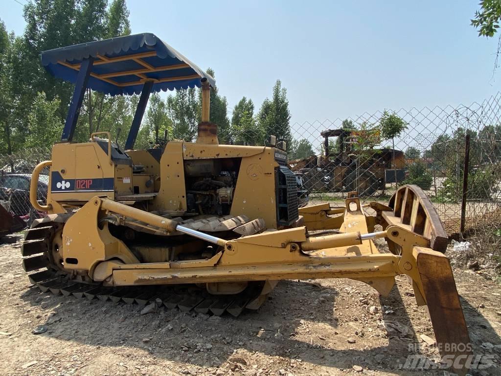 Komatsu D21P-6 Pásové dozery