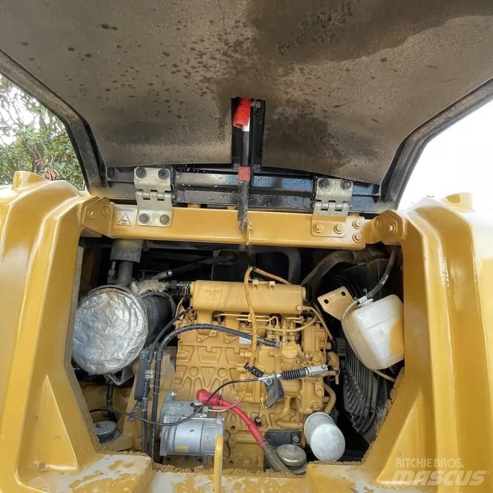 CAT 306E2 Pásová rýpadla