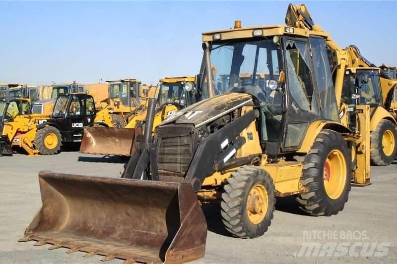 CAT 424D Rýpadlo-nakladače